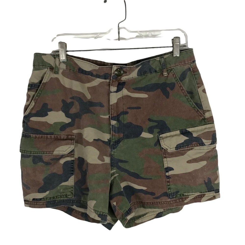 BDG Camo Cargo Shorts Women's Size W32 Urban Pockets Green Military High Rise